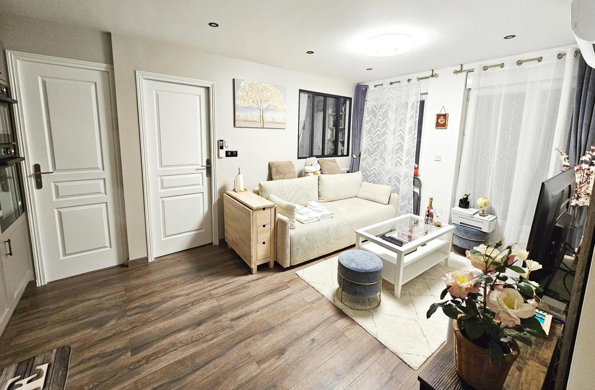 Your Cozy Cove By Paris