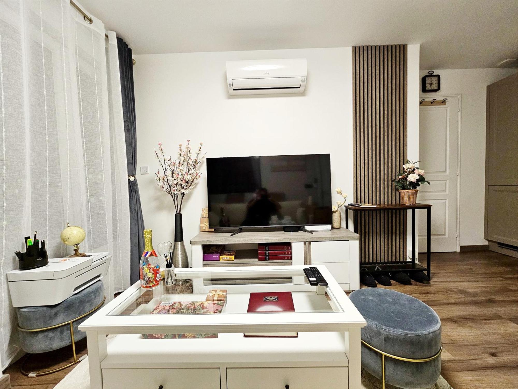 Your Cozy Cove By Paris